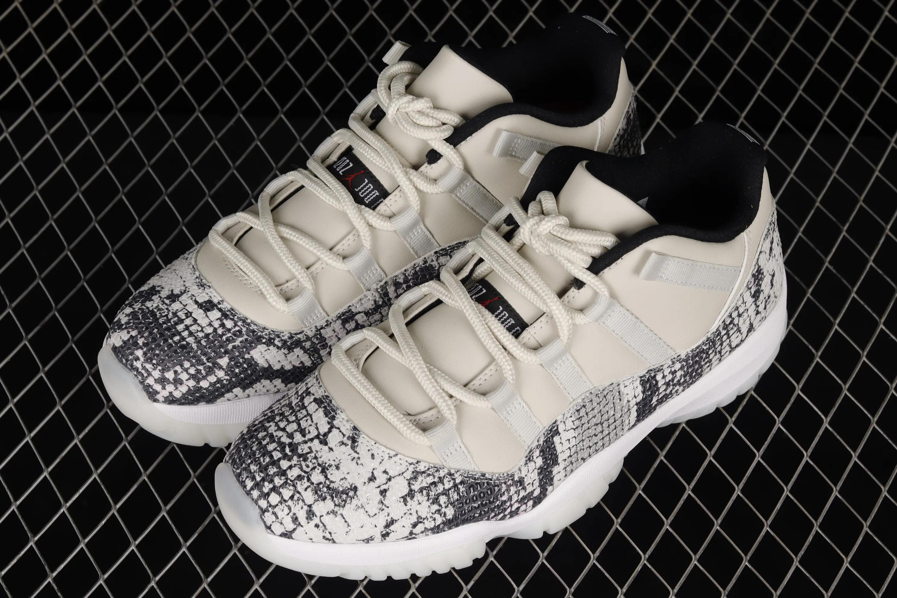 All categories Air Jordan Jordan series basketball shoes Air Jordan 11 F version Air Jordan 11 Low SE "Snakeskin" AJ11 Joe 11 white snake pattern first layer genuine carbon CD6846-002